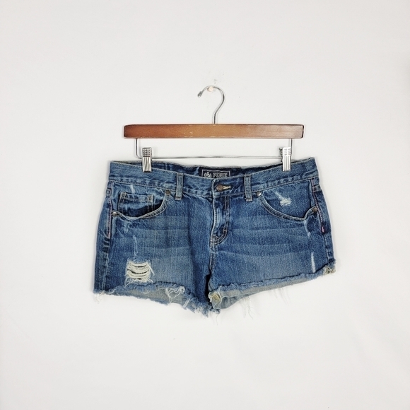 Women's Size 8 Victoria Secret Pink jean shorts - Picture 1 of 4